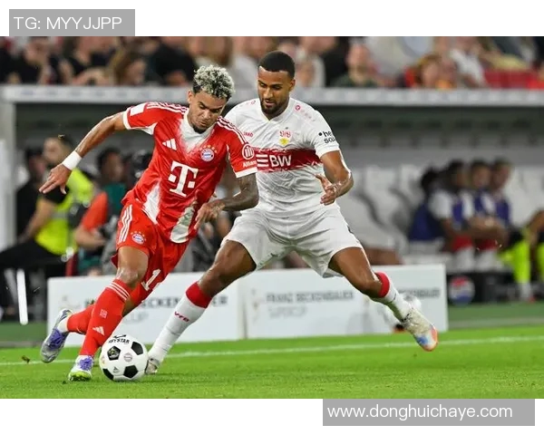 拜仁慕尼黑历史上曾效力的荷兰足球巨星回顾与成就分析