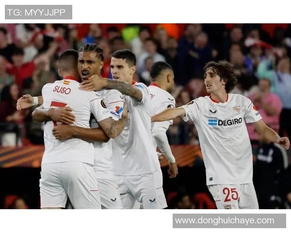 足球明星情感纠葛曝光引发网友热议遭到骂声一片情感骗局真相如何揭秘